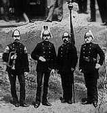 4 Personen in Uniform, Foto der Führung der Feuerwehr Saarlouis 1894